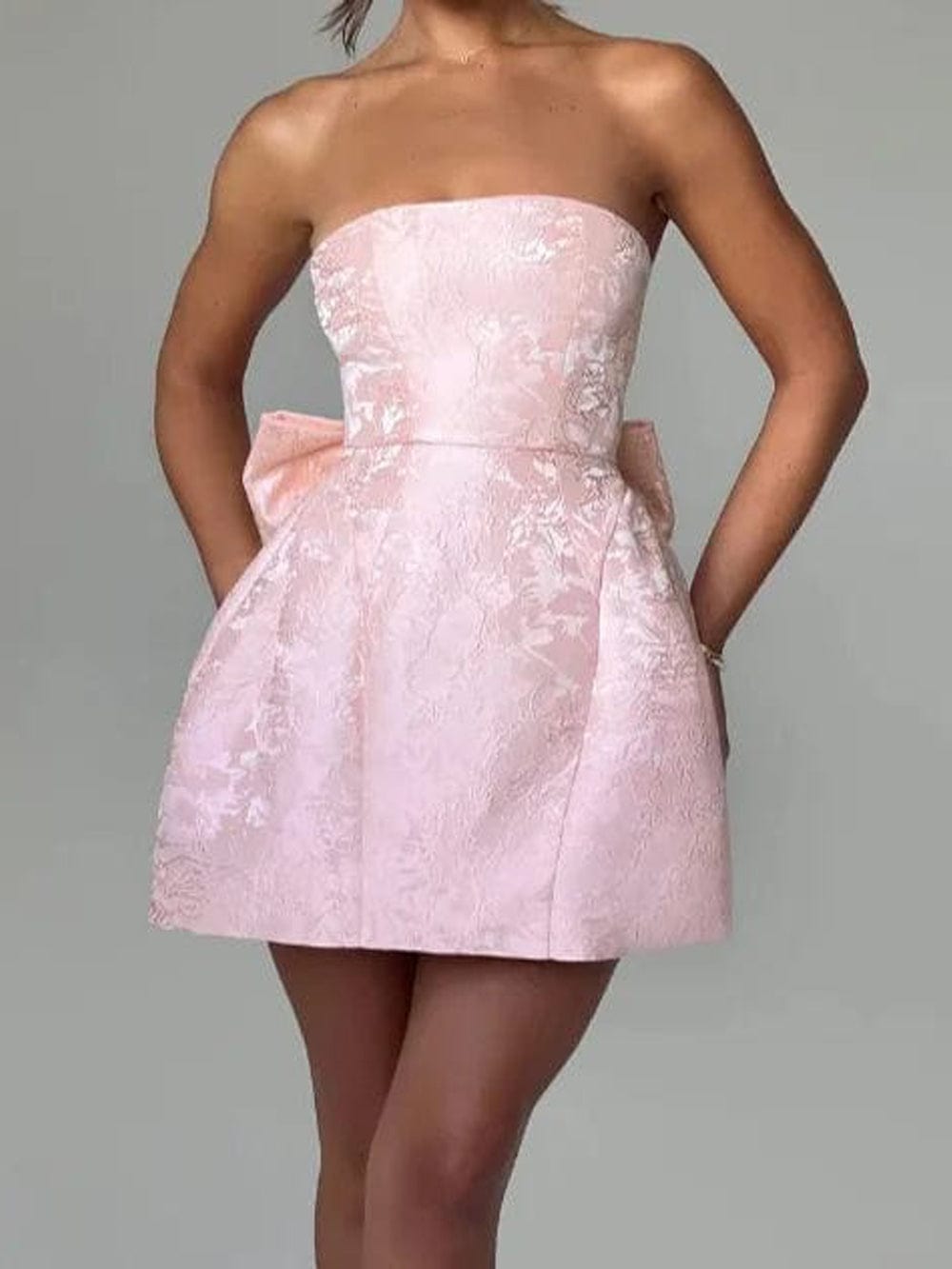 Harper – Ärmelloses Minikleid mit Schleifenverzierung