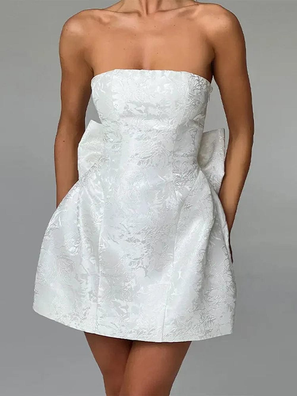 Harper – Ärmelloses Minikleid mit Schleifenverzierung