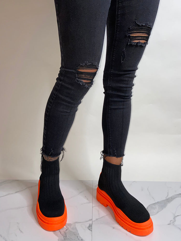 Strickstiefel mit Plateau und runder Spitze