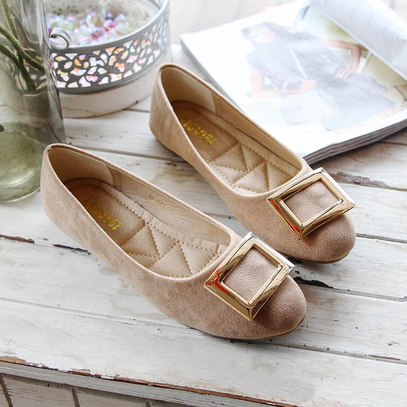Ballerinas aus Wildleder mit Schnallendekor