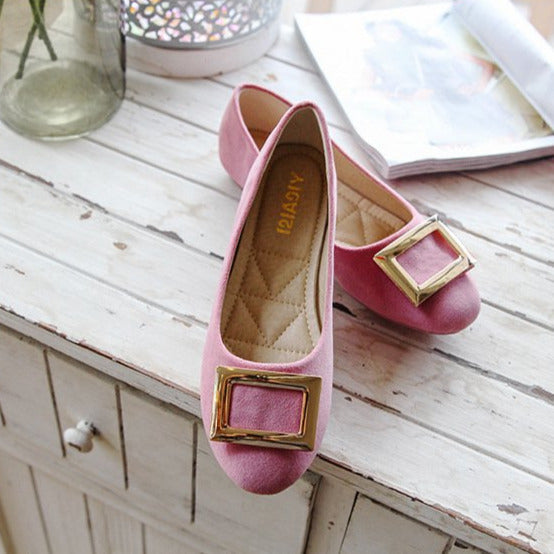 Ballerinas aus Wildleder mit Schnallendekor