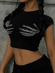 Schwarzes Crop Top mit Strass-Totenkopf