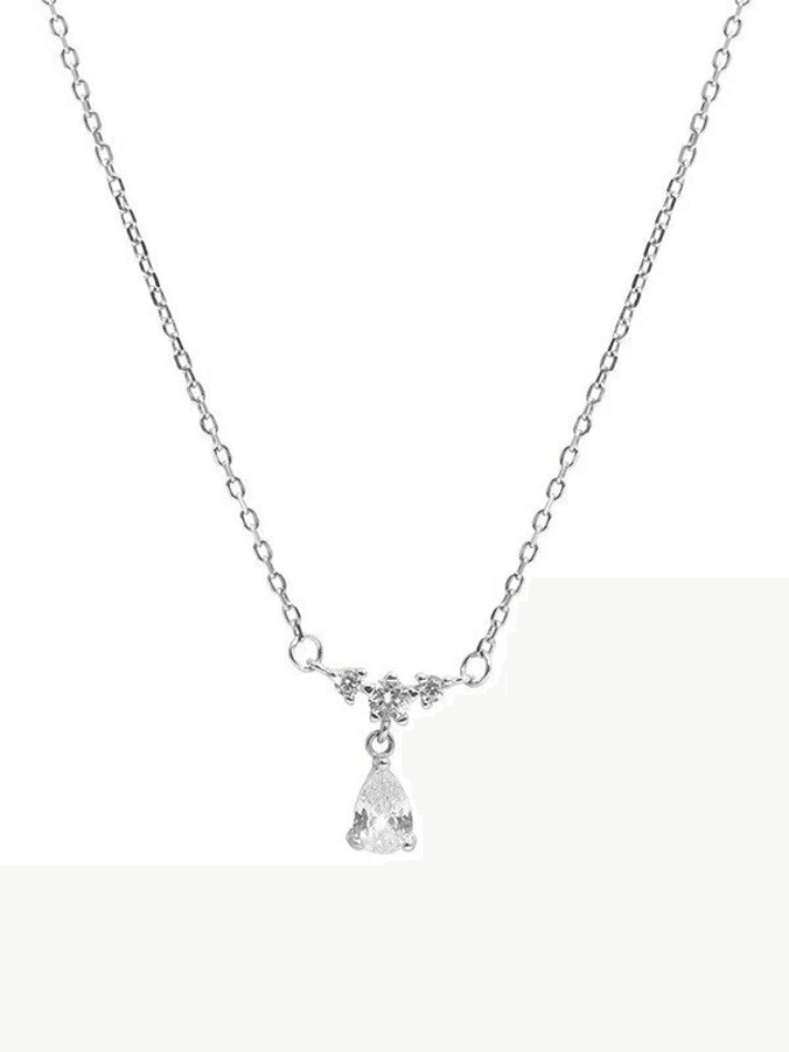Silberne Halskette mit Strass-Tropfendekor