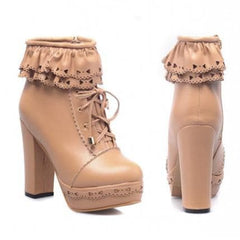 Süße, elegante kurze Stiefel mit dickem Plateauabsatz