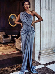 Elegantes, schmales Abendkleid mit einer Schulter 