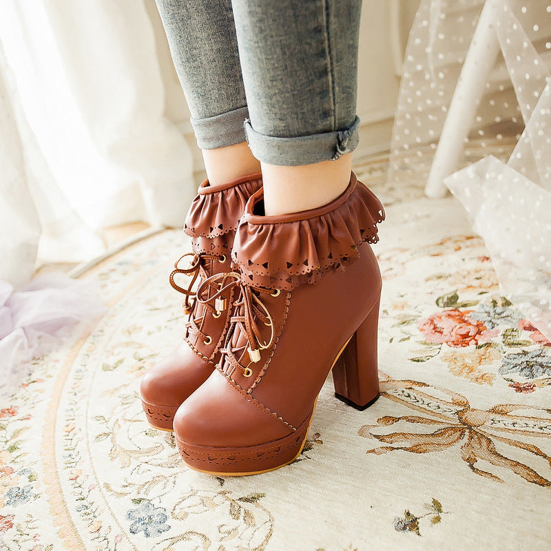 Süße, elegante kurze Stiefel mit dickem Plateauabsatz