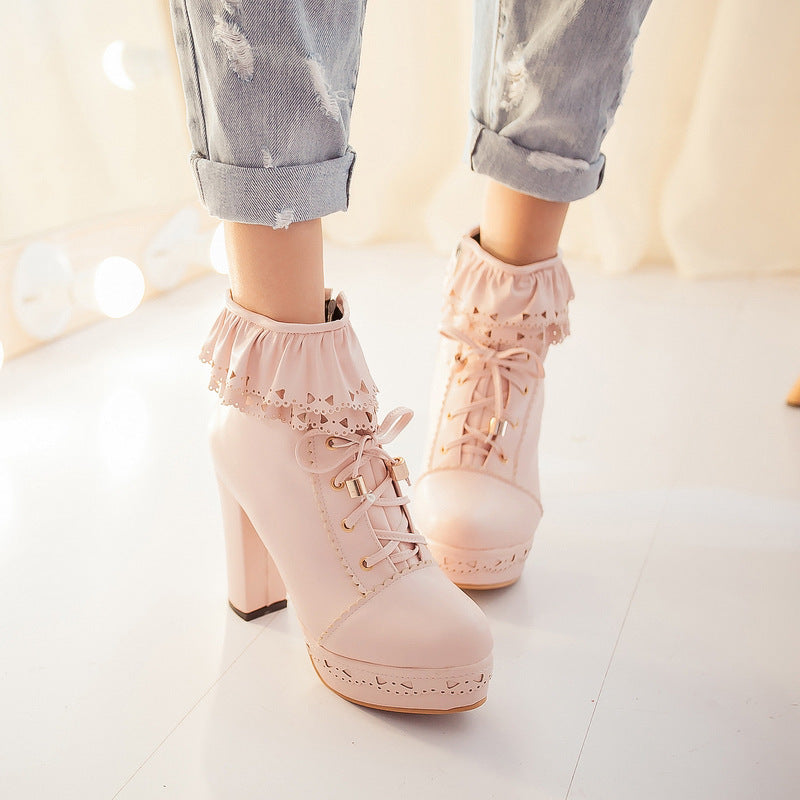 Süße, elegante kurze Stiefel mit dickem Plateauabsatz