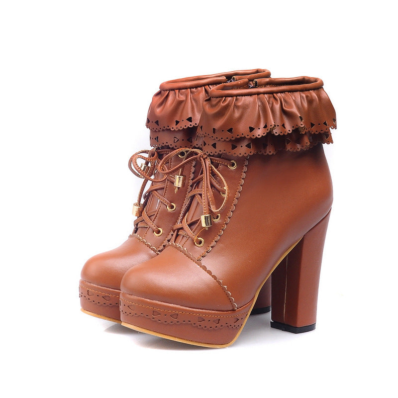 Süße, elegante kurze Stiefel mit dickem Plateauabsatz