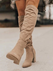 Stiefel aus Wildlederimitat mit klobigem Absatz