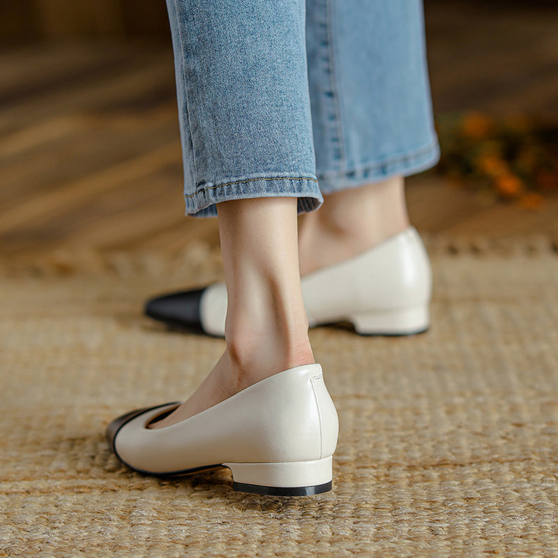 Göttliche flache Schuhe aus echtem Leder mit Kappe und niedrigem Absatz