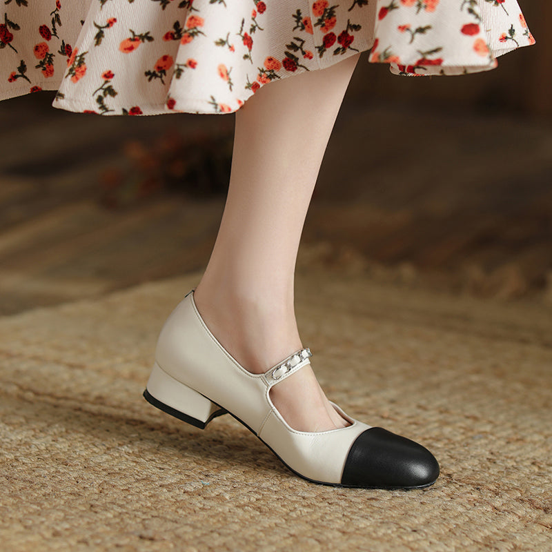 Daphne – Mary Janes mit Kappe und Kette
