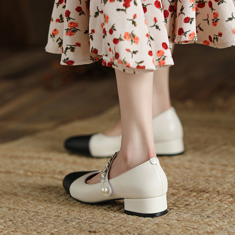 Daphne – Mary Janes mit Kappe und Kette