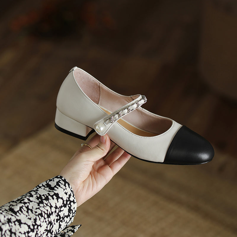 Daphne – Mary Janes mit Kappe und Kette