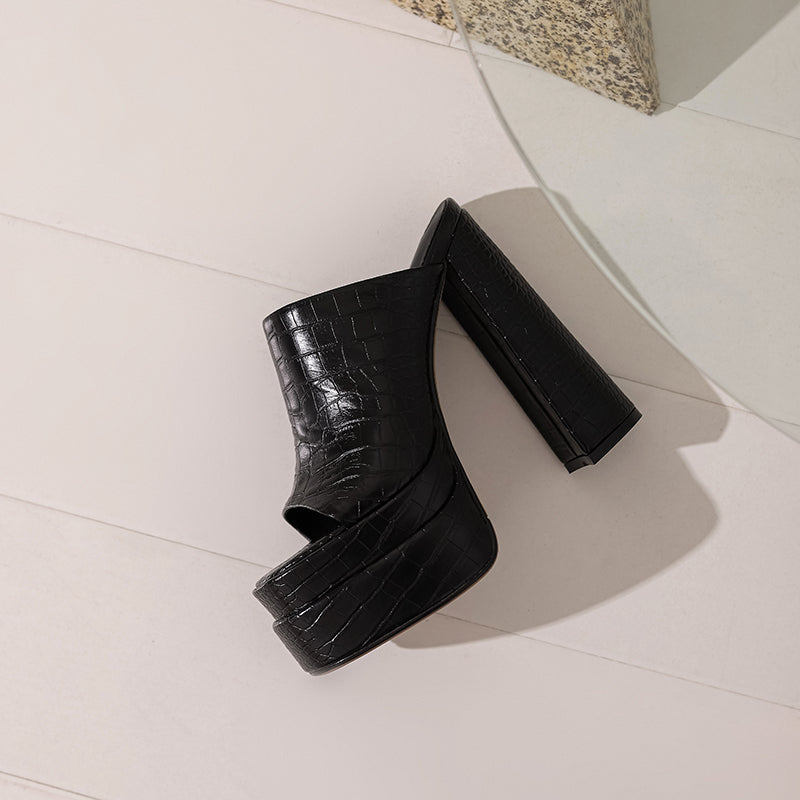 Cora Plateau-Pantoletten mit Peep-Toe und hohem Absatz in Schwarz