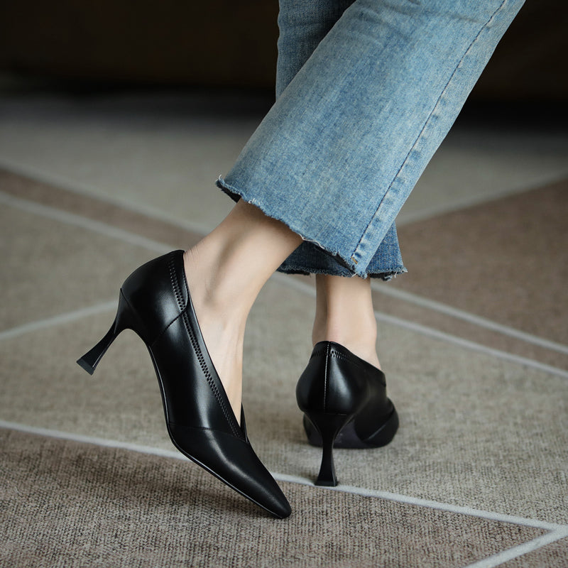 Schwarze Pumps „Gwen“ mit Kitten-Heel-Absatz