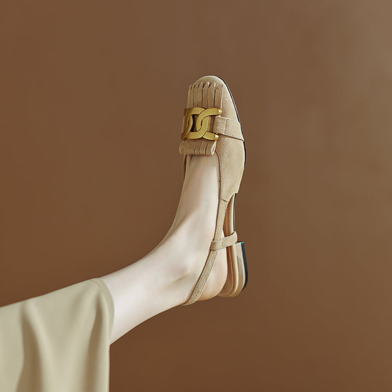 Daliyah – Slingback-Schuhe aus Wildleder mit Quaste und Kette